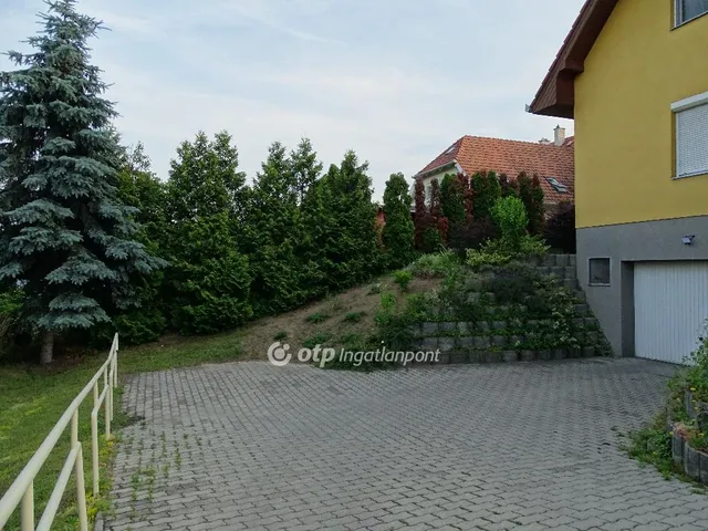 Eladó lakás Győr 111 nm