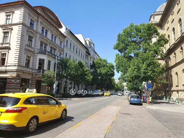 Eladó kereskedelmi és ipari ingatlan Budapest V. kerület 52 nm