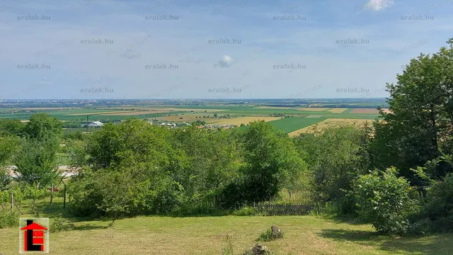 Eladó mezőgazdasági ingatlan Győrújbarát 780 nm